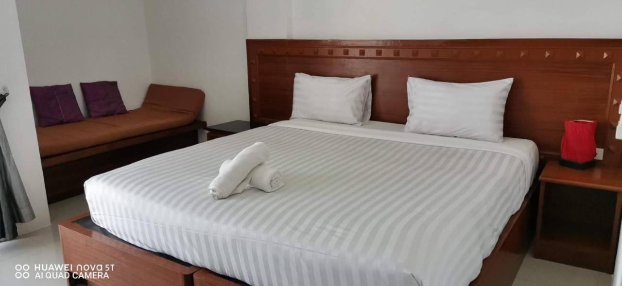 Sure Guesthouse Kamala Beach Exterior foto